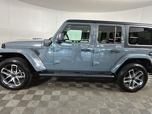 Used 2024 Jeep Wrangler Unlimited w/ Convenience Group AWD/4WD image 5