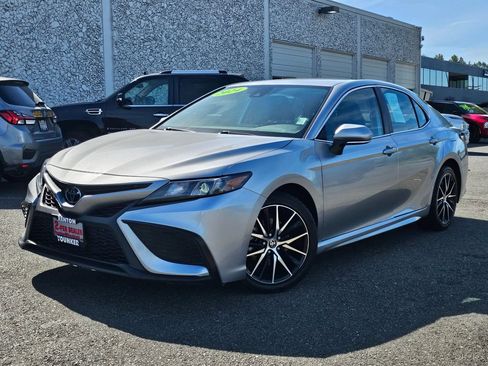 Used 2024 Toyota Camry SE FWD image 1