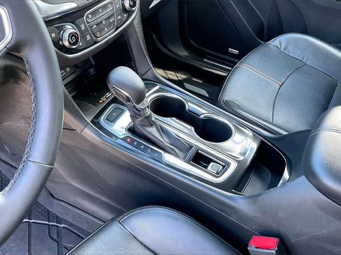 Used 2023 Chevrolet Equinox Premier image 15