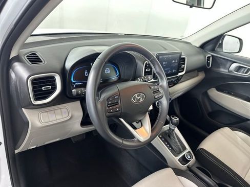 Certified 2023 Hyundai Venue SEL image 13