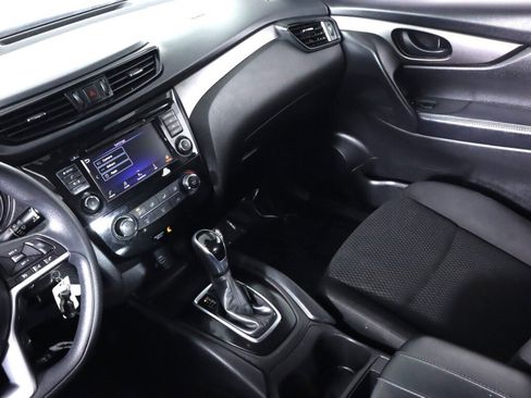 Used 2020 Nissan Rogue Sport S image 31