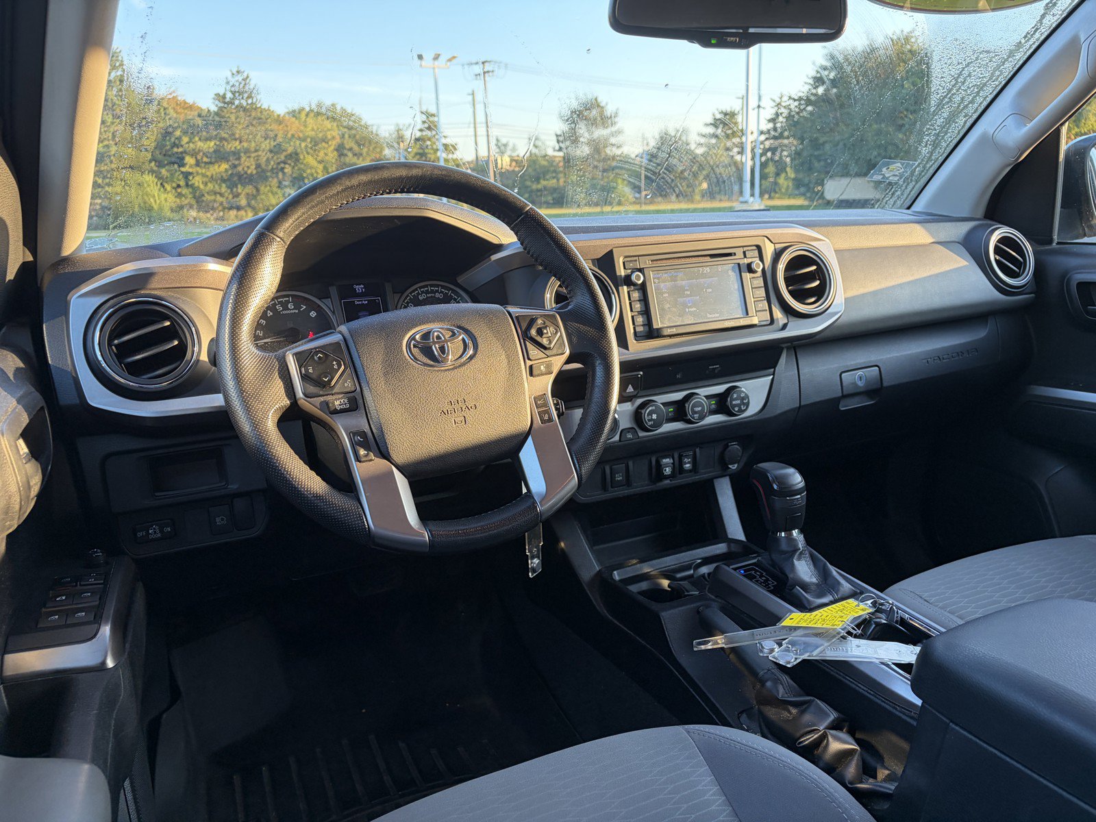 Used 2019 Toyota Tacoma SR5 AWD/4WD image 10