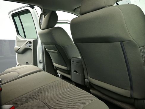 Used 2019 Nissan Frontier SV image 65