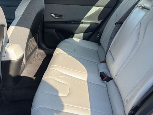 Used 2023 Hyundai Elantra Limited FWD image 20