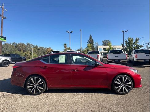 Used 2022 Nissan Altima 2.5 SR FWD image 9
