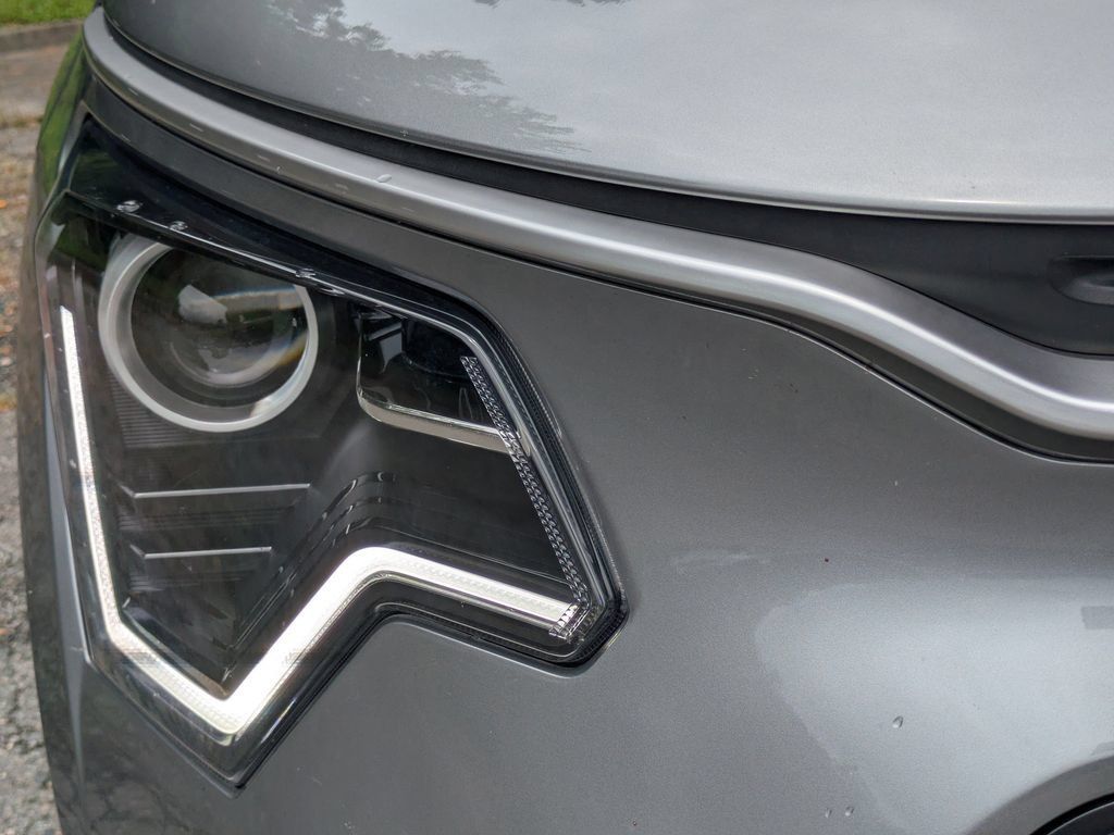 Used 2025 Kia Niro EX FWD image 10