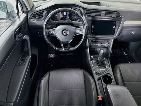 Used 2018 Volkswagen Tiguan SE w/ Panoramic Sunroof Package AWD/4WD image 3
