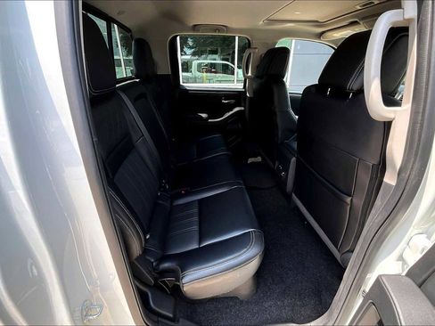 Used 2024 Nissan Frontier SL image 20