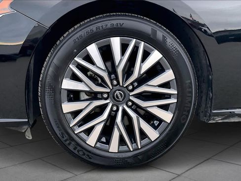 Used 2024 Nissan Altima 2.5 SV image 12