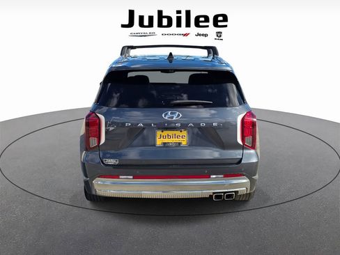 Used 2024 Hyundai Palisade Calligraphy image 3