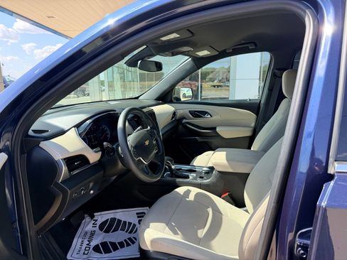 Used 2022 Chevrolet Traverse LS FWD image 12