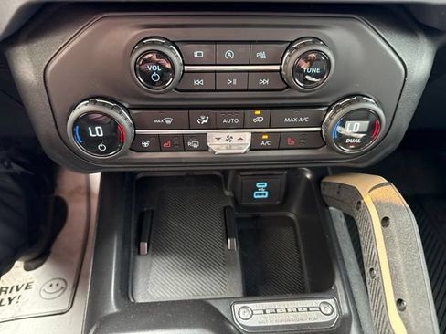 Used 2025 Ford Bronco Badlands AWD/4WD image 25