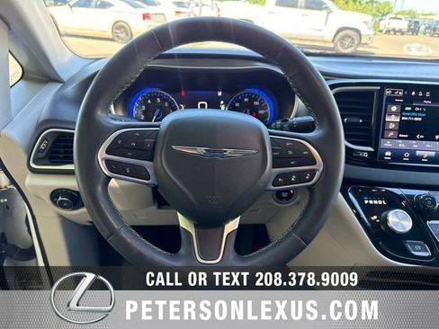 Used 2023 Chrysler Pacifica Touring-L FWD image 24