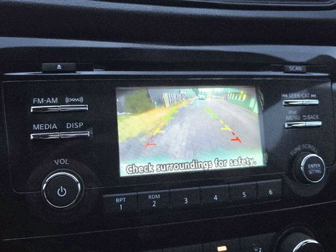 Used 2017 Nissan Rogue SV AWD/4WD image 23