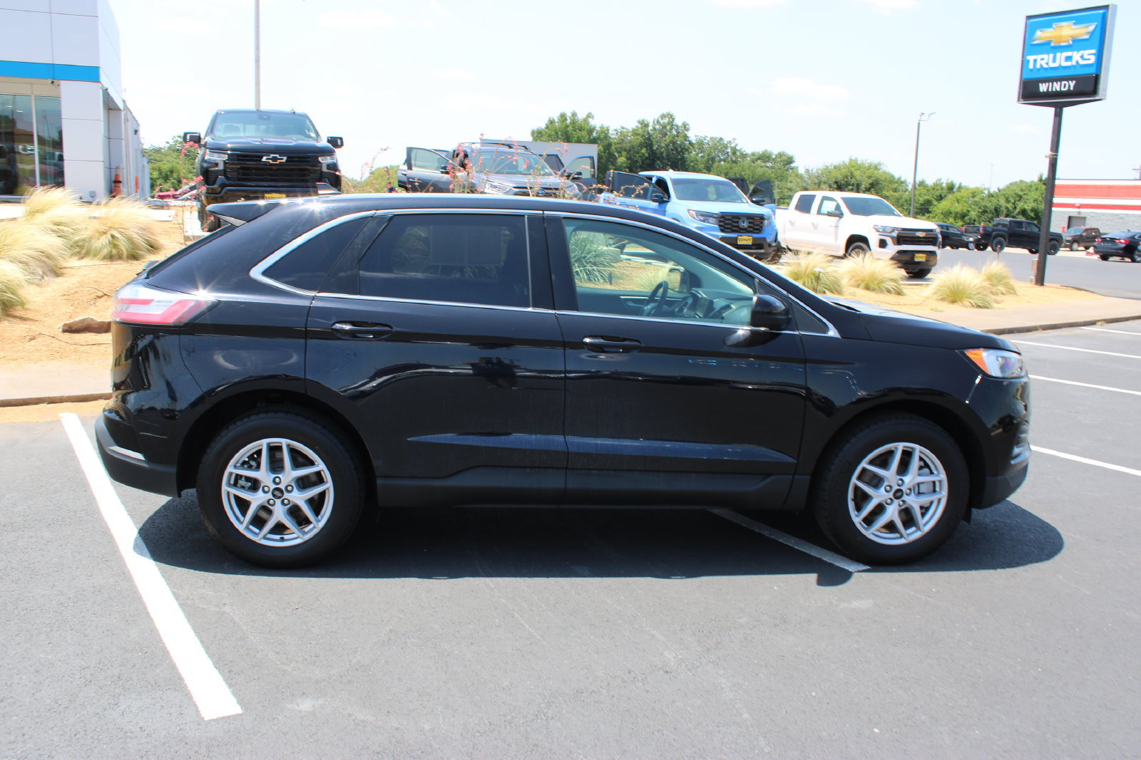 Used 2024 Ford Edge SEL AWD/4WD image 9