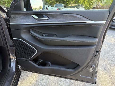 New 2026 Jeep Grand Cherokee L Limited image 10