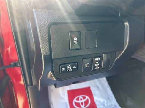 Used 2021 Toyota Tacoma TRD Off-Road image 14