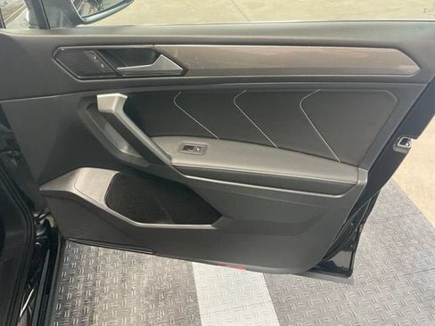 Certified 2023 Volkswagen Tiguan SE w/ Panoramic Sunroof Package AWD/4WD image 4
