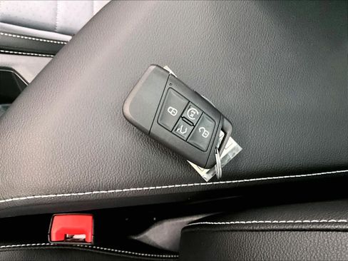 New 2026 Volkswagen Jetta SE image 33