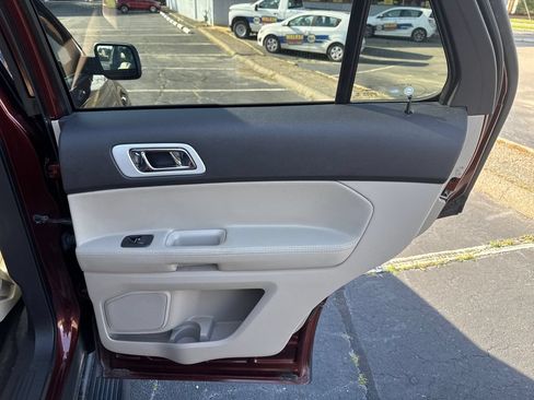 Used 2015 Ford Explorer XLT w/ Equipment Group 202B AWD/4WD image 41