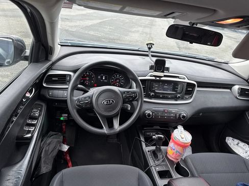 Used 2016 Kia Sorento FWD image 3