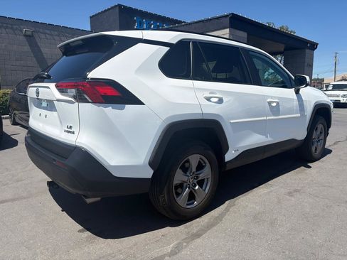 Used 2024 Toyota RAV4 LE AWD/4WD image 5
