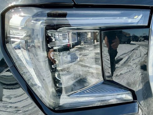 Used 2021 GMC Yukon XL AT4 w/ AT4 Premium Package image 8