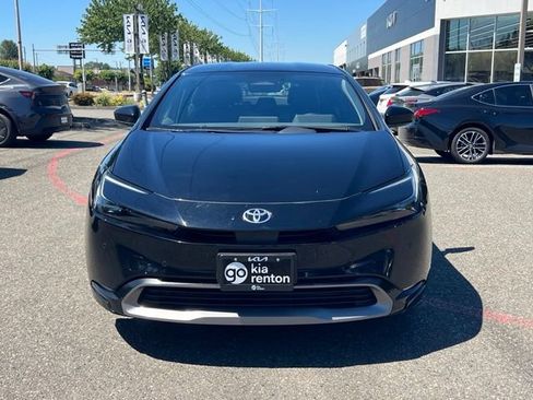 Used 2023 Toyota Prius XLE FWD image 4