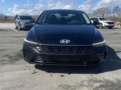 Used 2025 Hyundai Elantra SEL image 24