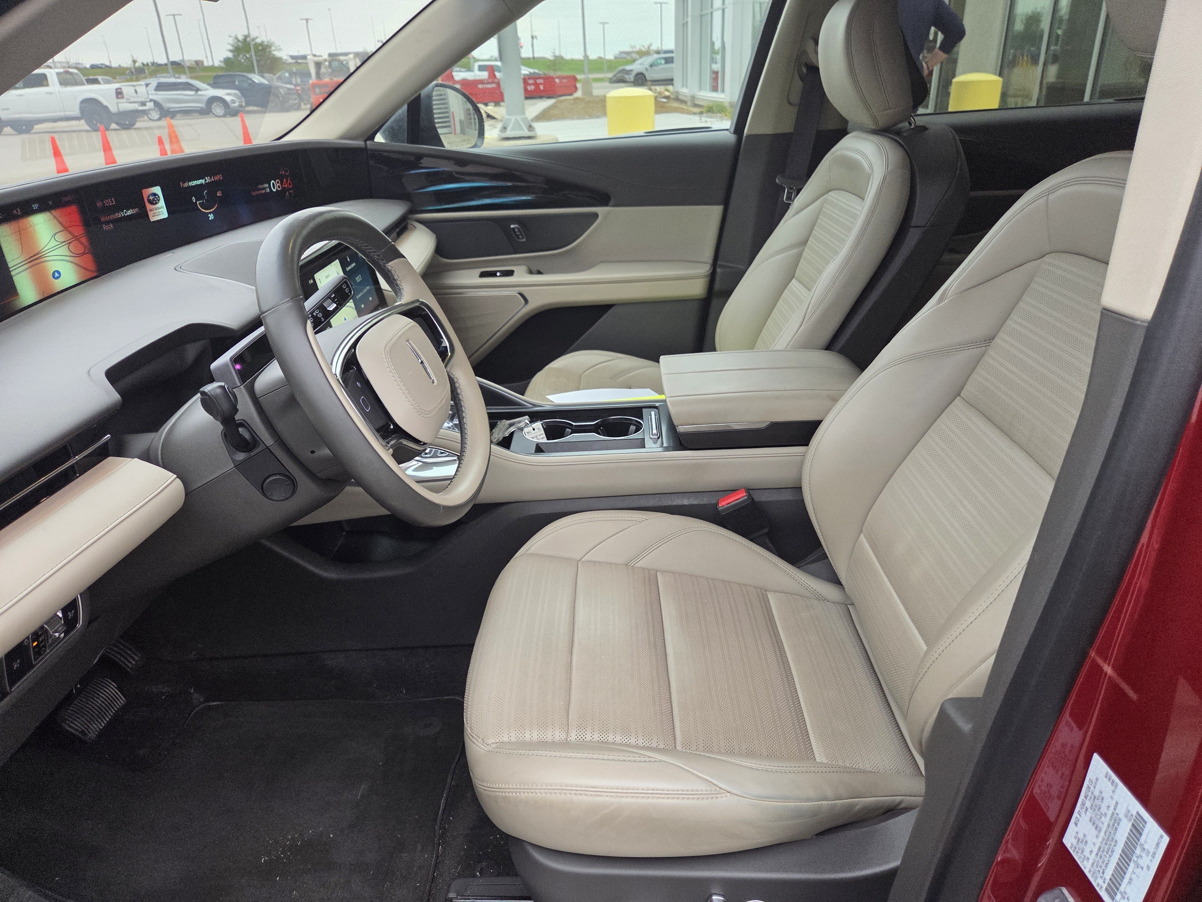 Used 2024 Lincoln Nautilus Reserve AWD/4WD image 8