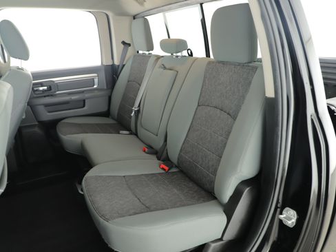 Used 2020 RAM 1500 Classic SLT w/ Luxury Group image 24