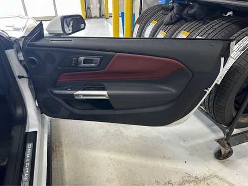 Used 2025 Ford Mustang Premium image 33