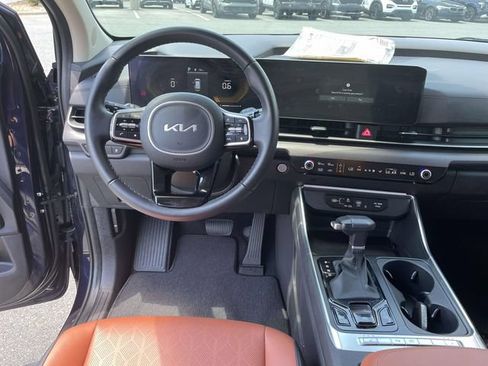 Certified 2026 Kia Carnival EX FWD image 2