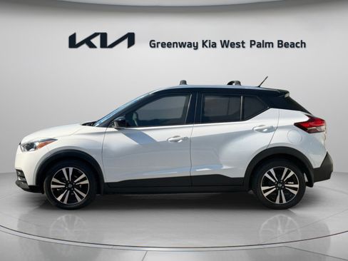 Used 2018 Nissan Kicks SV w/ Exterior Package FWD image 4