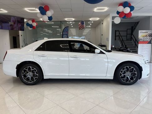 Used 2018 Chrysler 300 S w/ Safetytec Plus Group AWD/4WD image 5