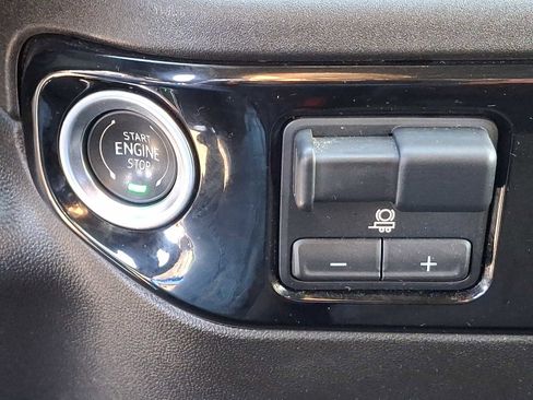 Used 2025 Chevrolet Silverado 1500 LT image 24