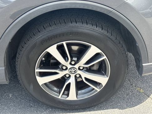 Used 2016 Toyota RAV4 XLE w/ Four Season Floor Mat Package AWD/4WD image 11