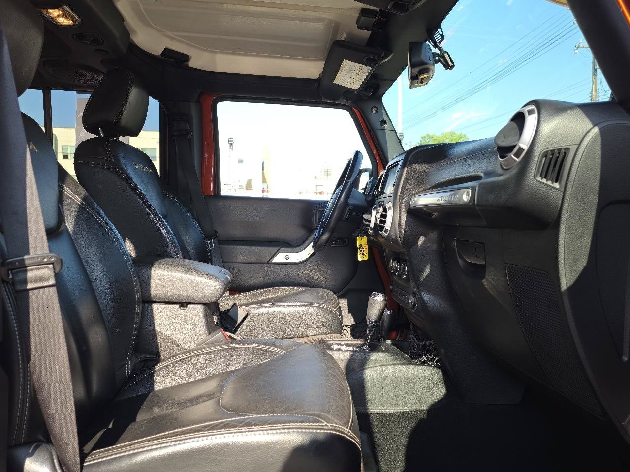 Used 2014 Jeep Wrangler Unlimited Sahara w/ Connectivity Group AWD/4WD image 16
