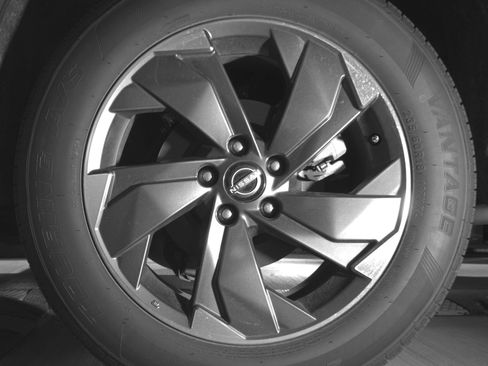 Used 2025 Nissan Rogue SV FWD image 14