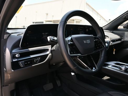 Used 2024 Cadillac Lyriq Tech RWD image 17