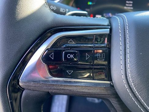 Used 2023 Jeep Grand Cherokee Overland w/ Advanced Protech Group III image 21