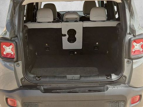 Used 2022 Jeep Renegade Latitude w/ Convenience Group AWD/4WD image 6