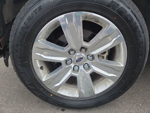 Used 2016 Ford F150 Platinum w/ Equipment Group 701A Luxury image 7