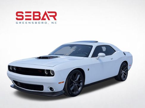Used 2016 Dodge Challenger R/T Scat Pack RWD image 10