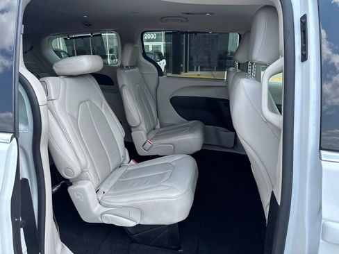 Used 2021 Chrysler Pacifica Touring-L w/ Premium & Safety Sphere Group AWD/4WD image 30