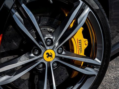 Used 2018 Ferrari GTC4Lusso AWD/4WD image 43