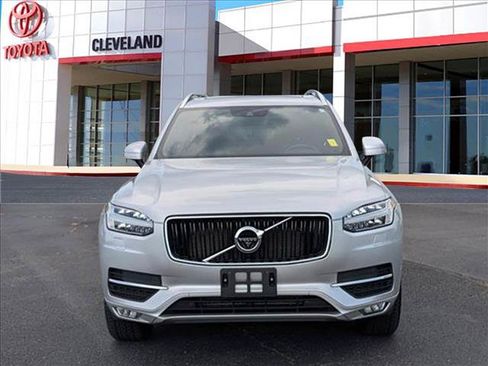 Used 2018 Volvo XC90 T6 Momentum w/ Convenience Package AWD/4WD image 3