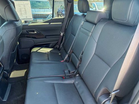 Used 2024 Lexus GX 550 w/ Accessory Package (Z1) AWD/4WD image 18