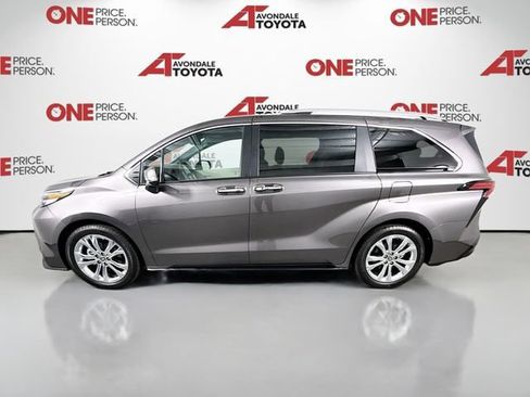 Certified 2023 Toyota Sienna Platinum FWD image 5