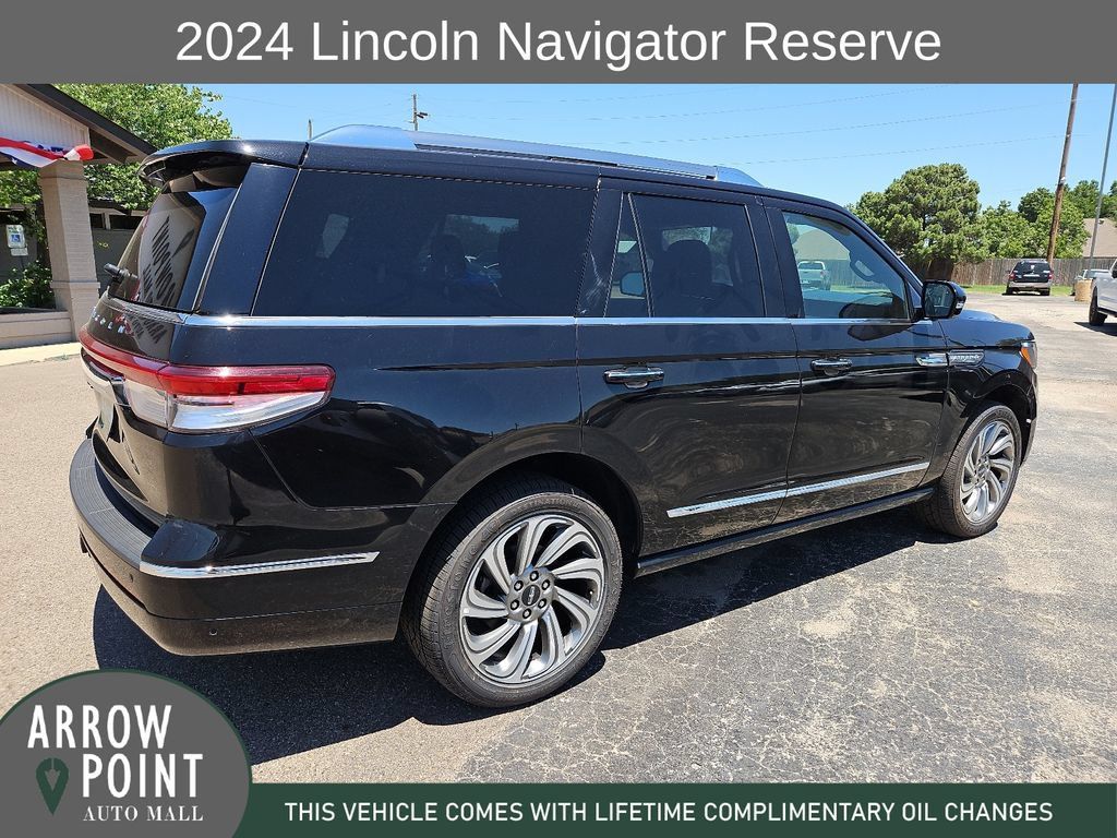 Used 2024 Lincoln Navigator Reserve AWD/4WD image 12
